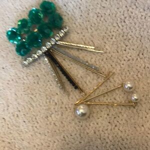 Hair Clips and Hair Pins Wardrobe